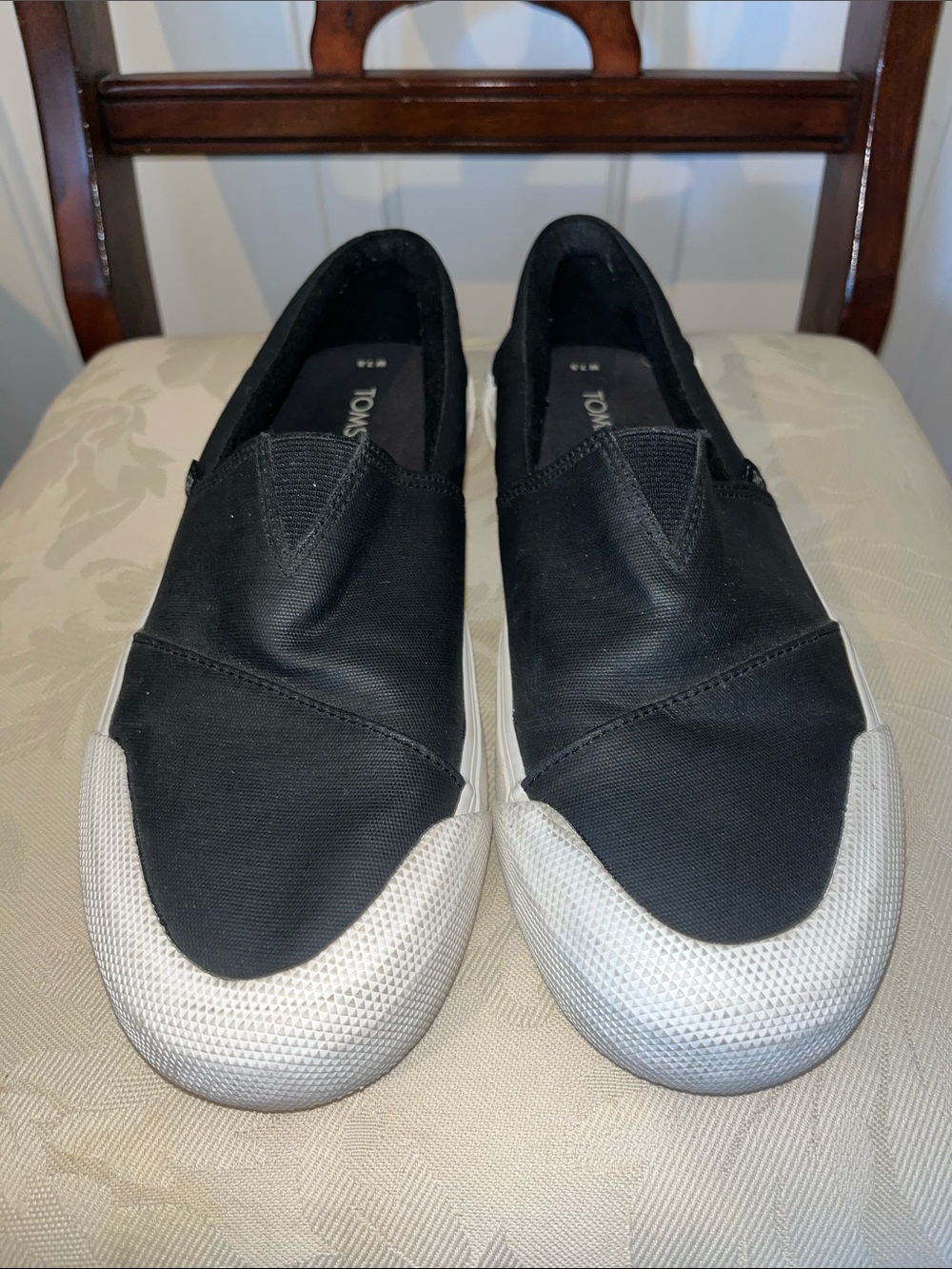 TOMS Black  Slip-On Sneakers Women’s Size 7.5 Casual Comfort Shoes